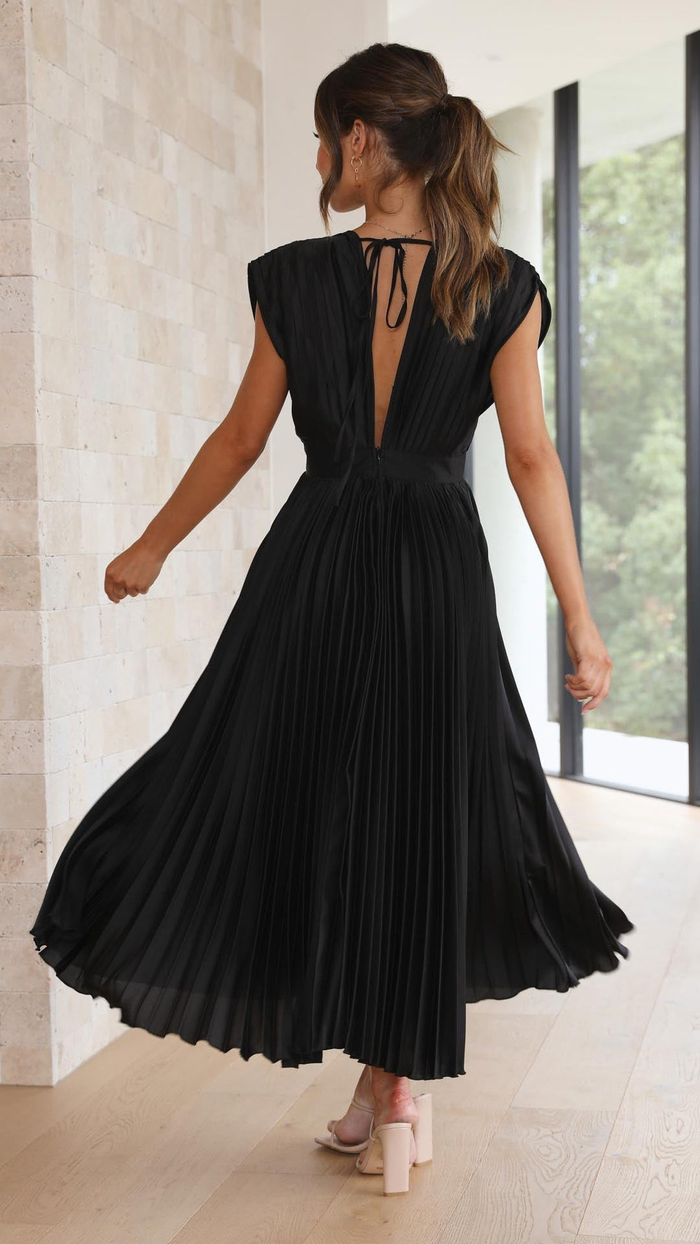 Iria | Vestido Midi Con Cuello en V Plisado Y Mangas Casquillo