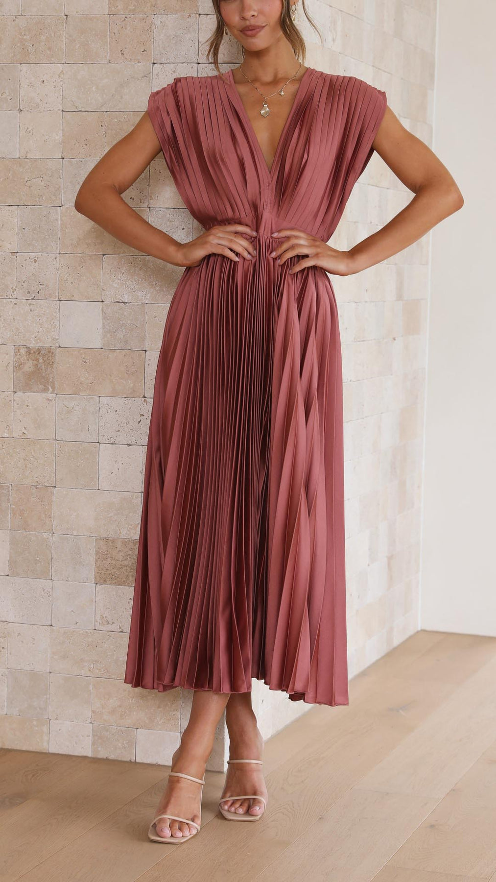 Iria | Vestido Midi Con Cuello en V Plisado Y Mangas Casquillo