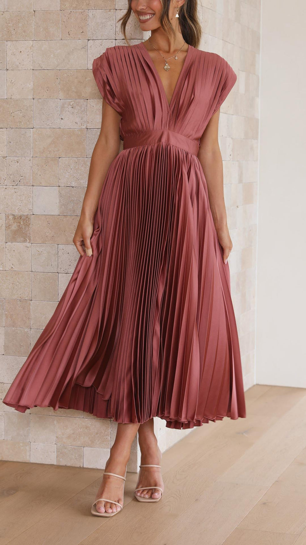 Iria | Vestido Midi Con Cuello en V Plisado Y Mangas Casquillo