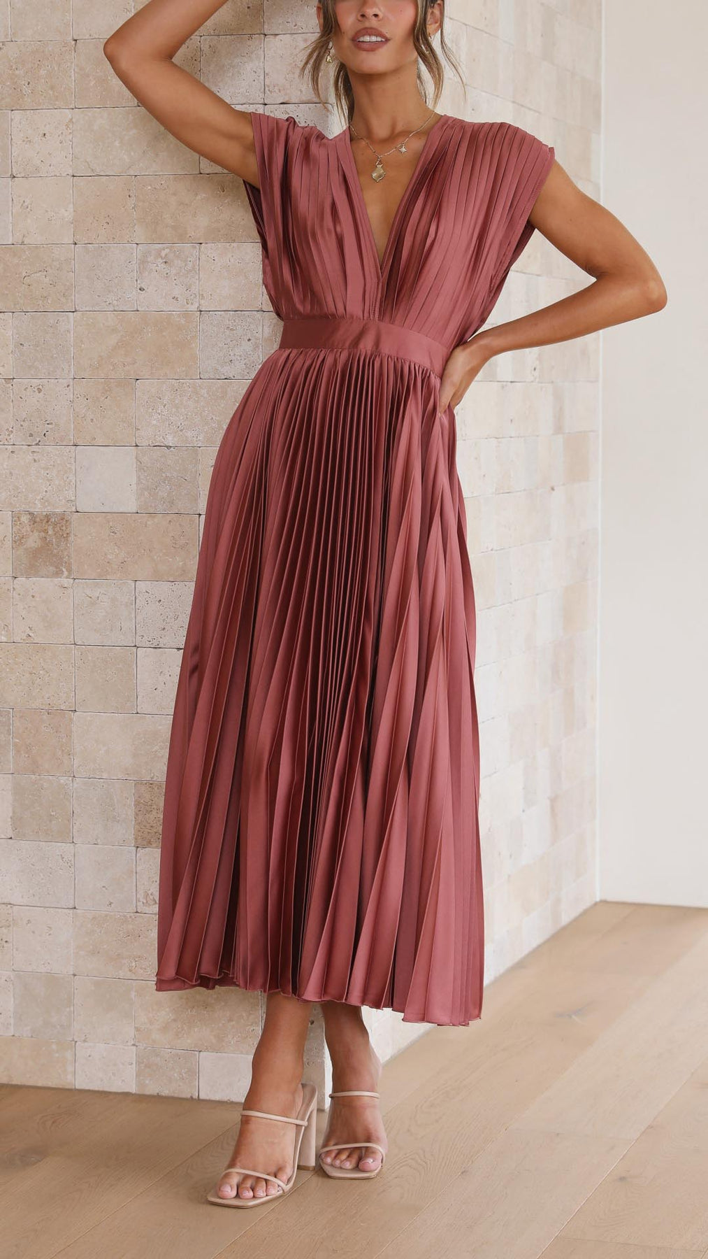 Iria | Vestido Midi Con Cuello en V Plisado Y Mangas Casquillo