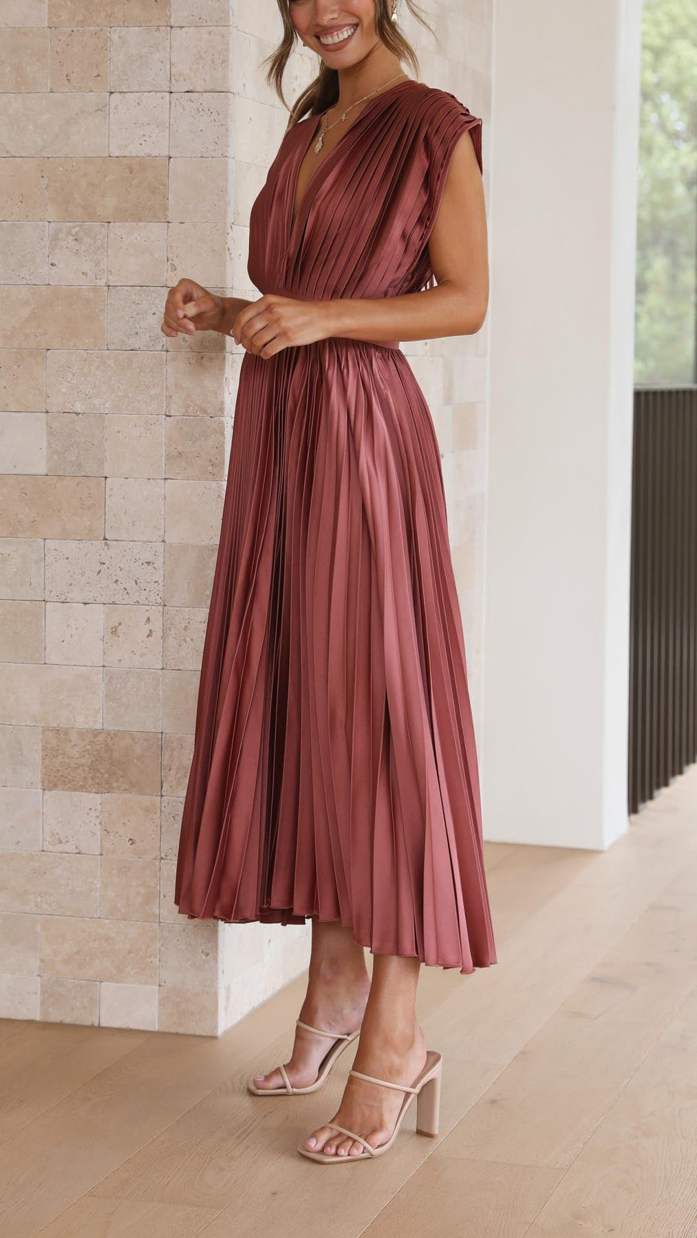 Iria | Vestido Midi Con Cuello en V Plisado Y Mangas Casquillo