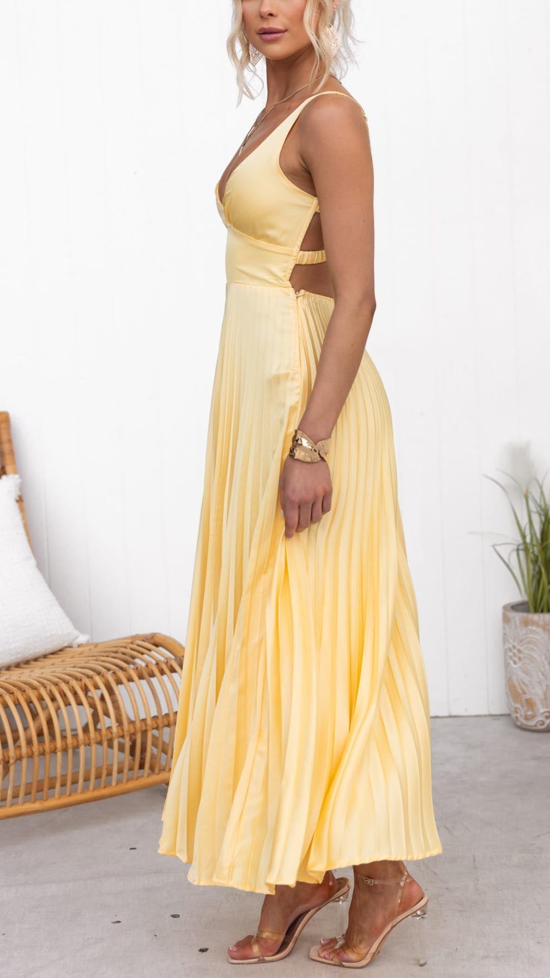 Sheree | Vestido Maxi Plisado Escote V Espalda Abierta