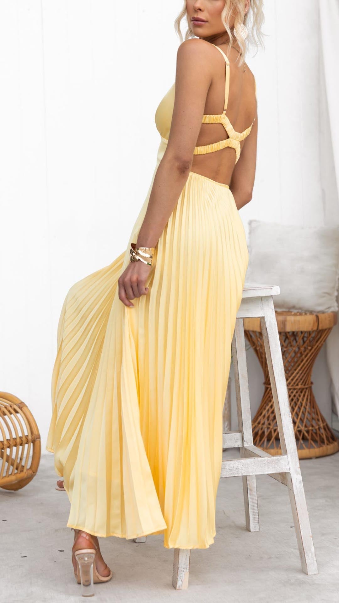 Sheree | Vestido Maxi Plisado Escote V Espalda Abierta