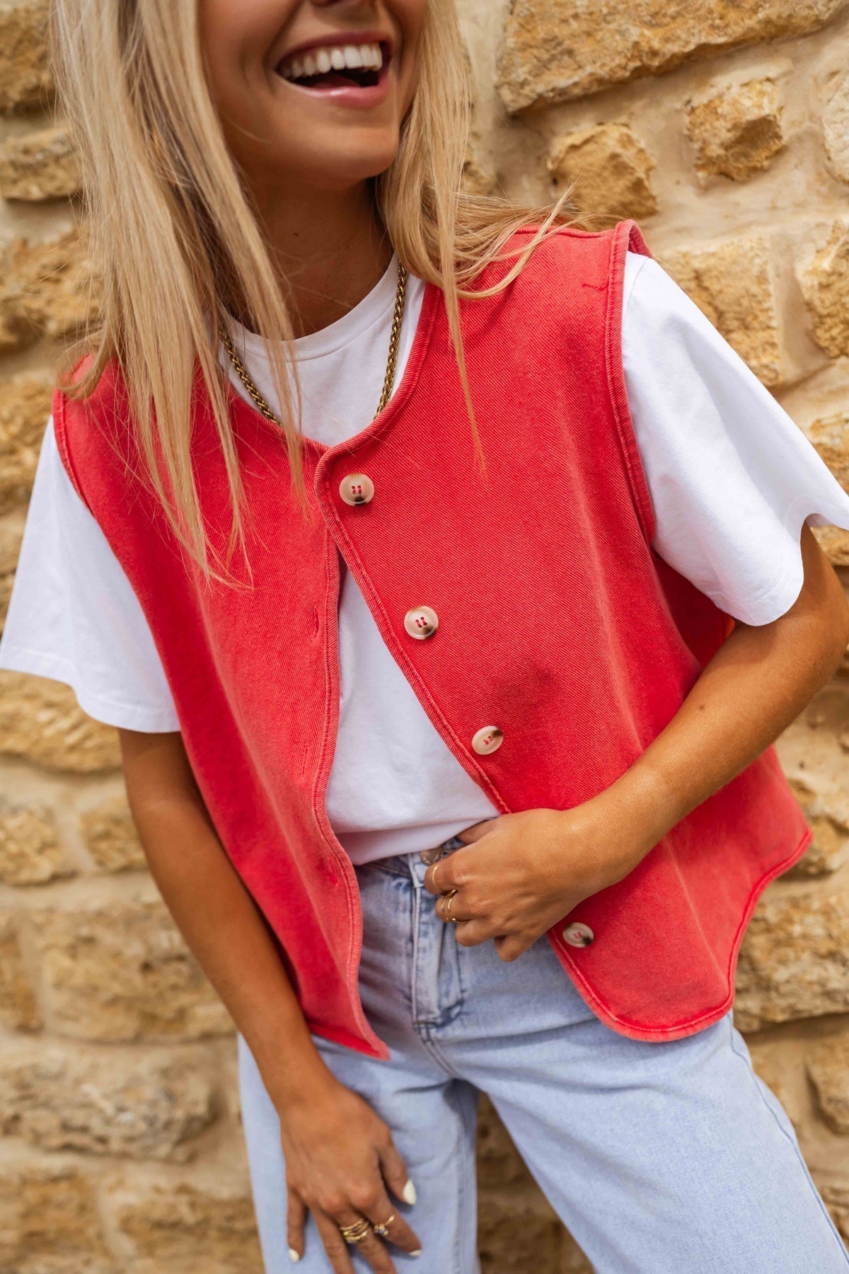 Ellinor | Chaleco De Punto Sin Mangas Color Coral Con Cierre Frontal De Botones