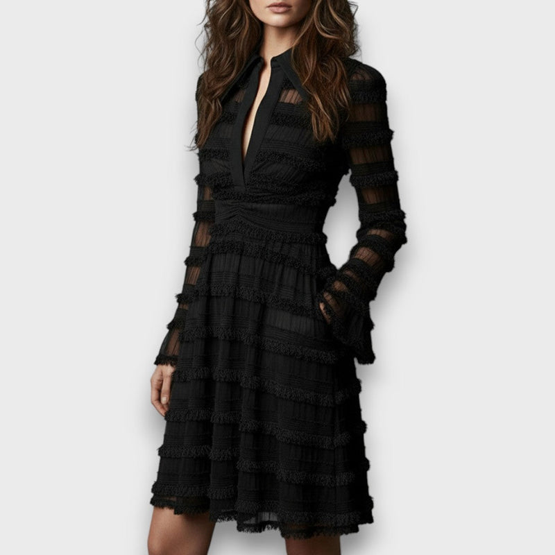 Myla | Vestido Negro con Mangas Transparentes y Faldón Escalonado