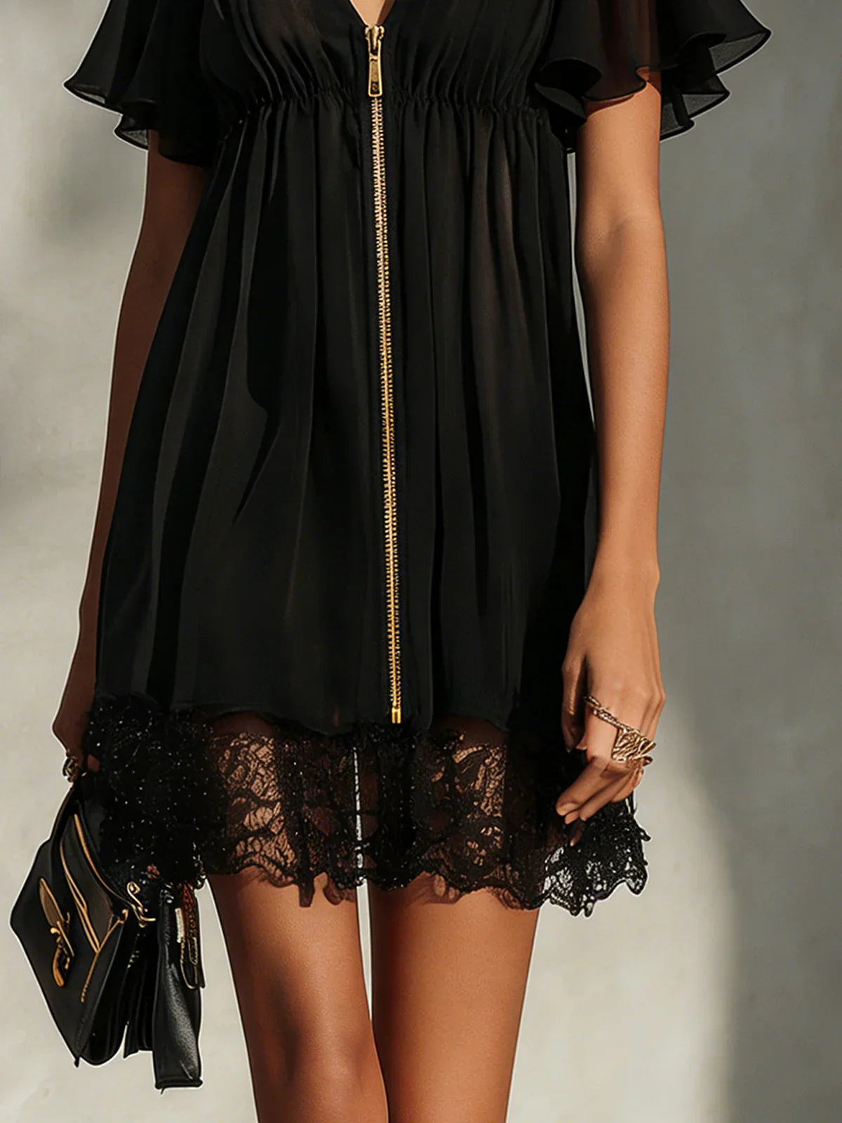 Sanya | Minivestido Negro Con Bajo de Encaje y Cremallera Frontal
