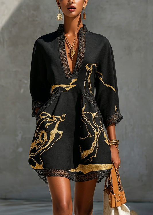 Arlinen | Vestido Mini Negro Con Estampado Y Cuello en V