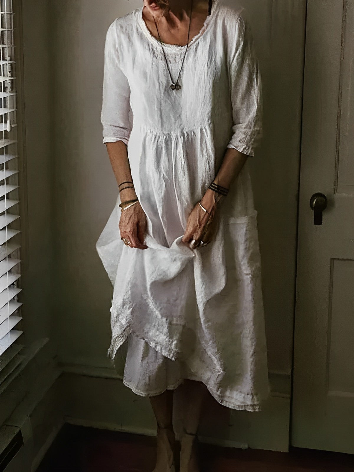 Tasoula | Vestido Midi Cuello Redondo Manga Tres Cuartos