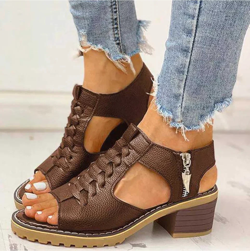Benita | Sandalias De Tacón Grueso Con Puntera Abierta Y Aberturas Para Mujer