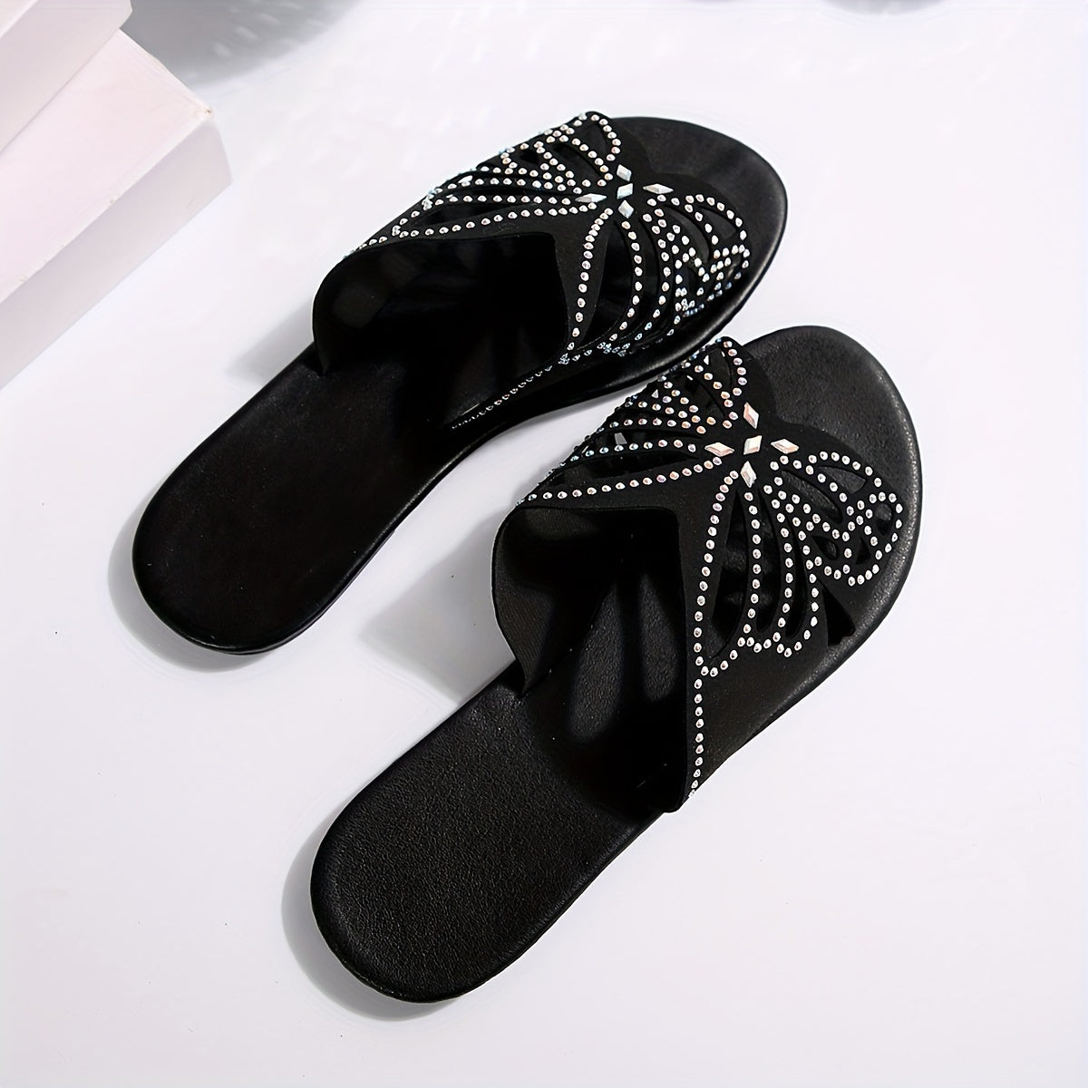 Trishia | Sandalias Planas De Mujer Con Corte en Forma De Mariposa Y Pedrería