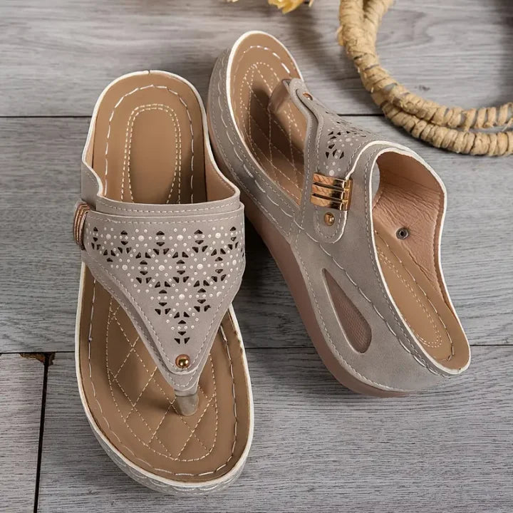 Tiara - Sandalias de Cuña Con Aberturas