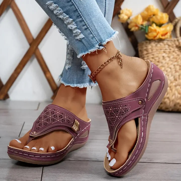 Tiara - Sandalias de Cuña Con Aberturas