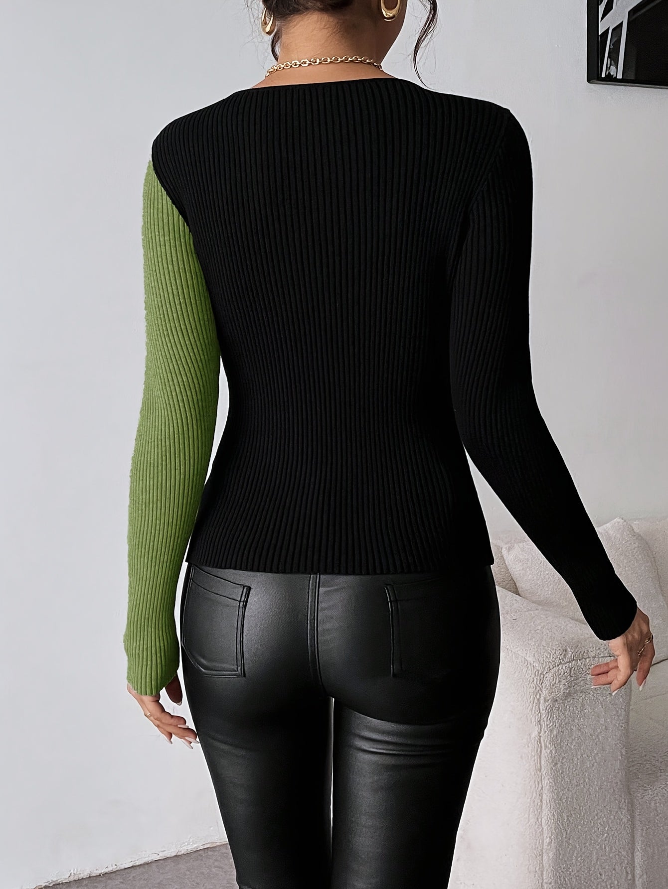 Rachel | Blusa Con Cuello en V y Diseño Cruzado en la Parte Delantera Con Bloques de Color