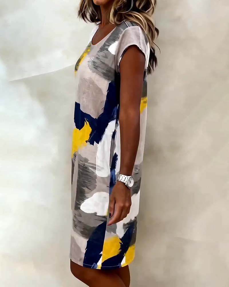 Addie | Vestido recto de Manga Corta con Estampado Abstracto
