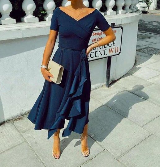 Valerie | Vestido Con Hombros Descubiertos, Volantes Y Bajo Cruzado