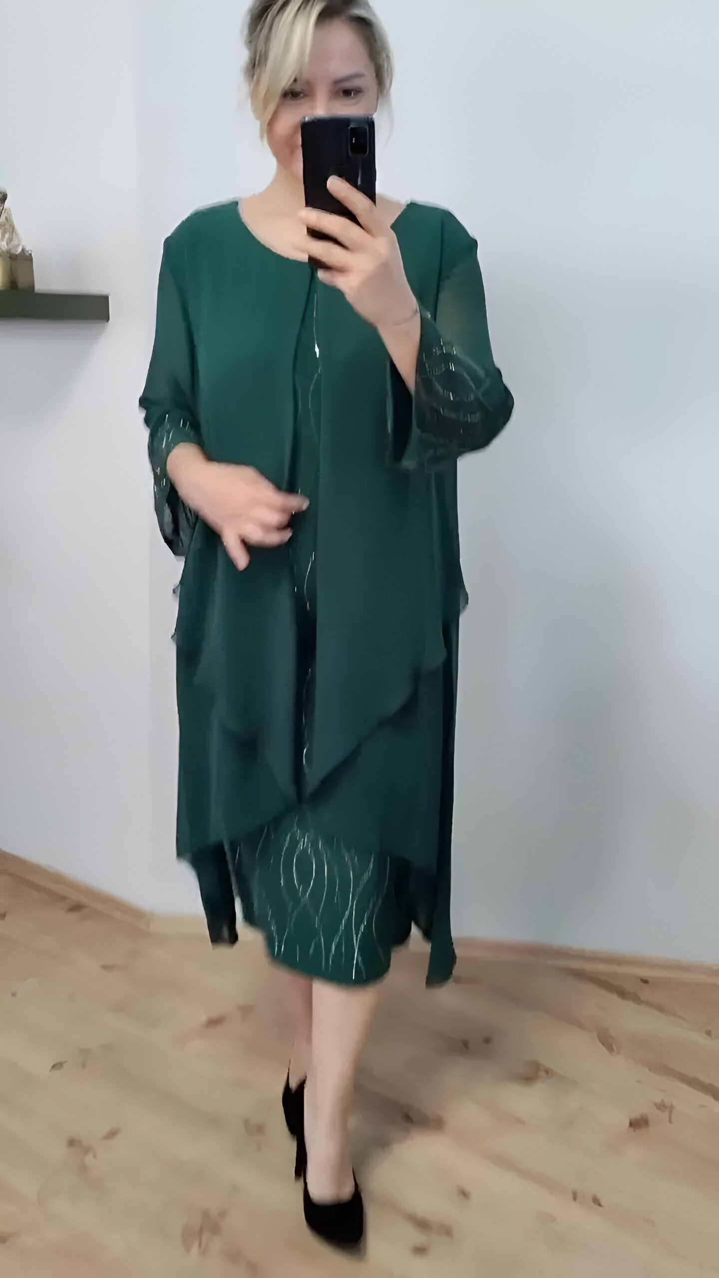 Nienke - Título Vestido Midi Con Capas y Superposición Manga Tres Cuartos