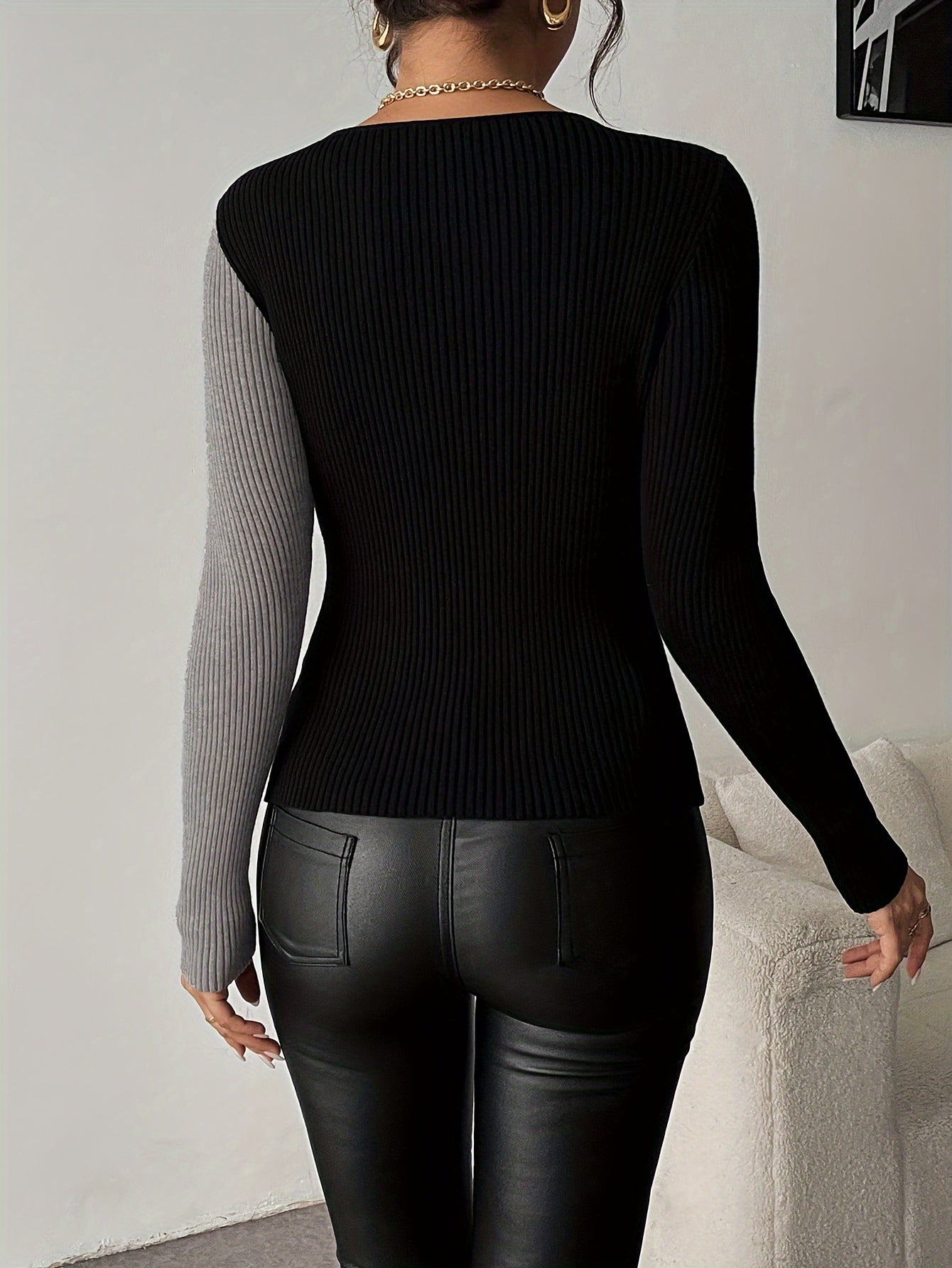Rachel | Blusa Con Cuello en V y Diseño Cruzado en la Parte Delantera Con Bloques de Color