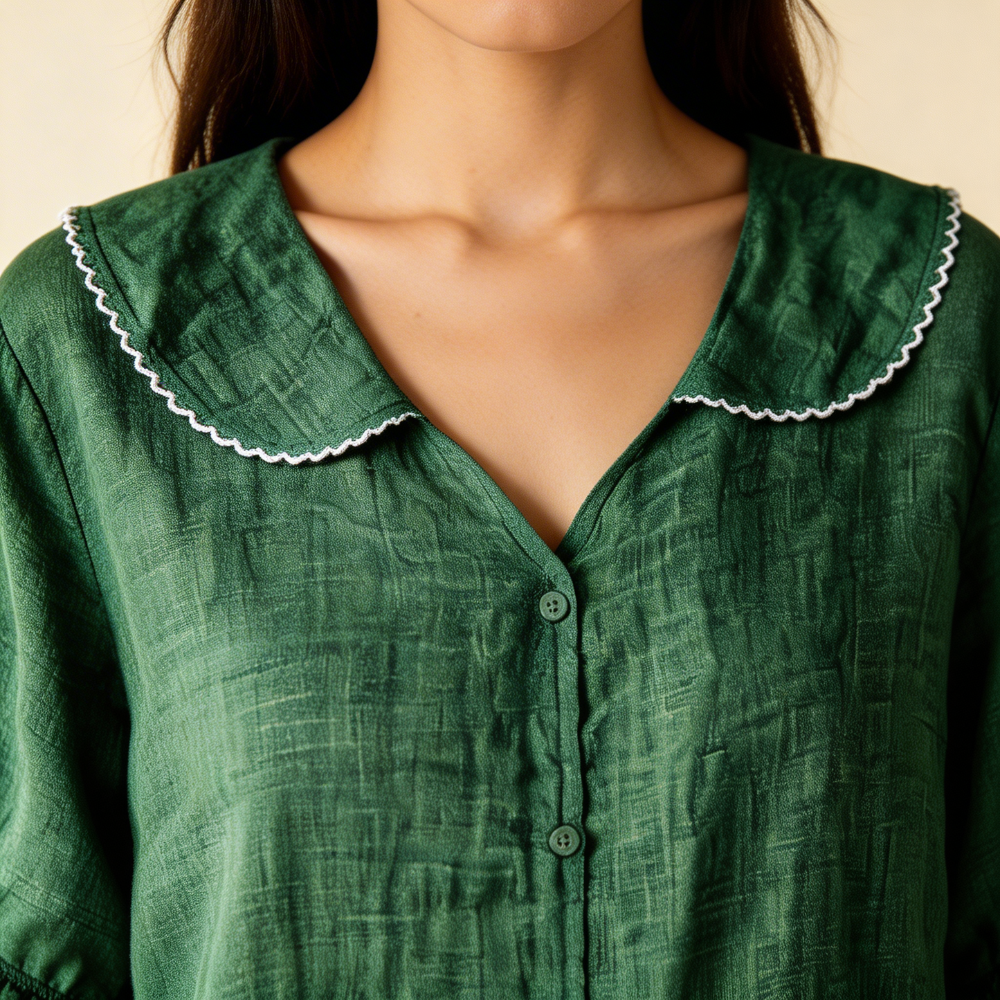 Meygan | Blusa con Cuello Peter Pan Abotonada