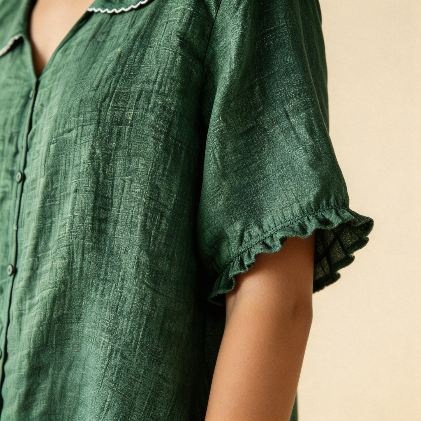 Meygan | Blusa con Cuello Peter Pan Abotonada