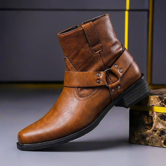 Dylan | Botines con Correas y Detalles Metálicos