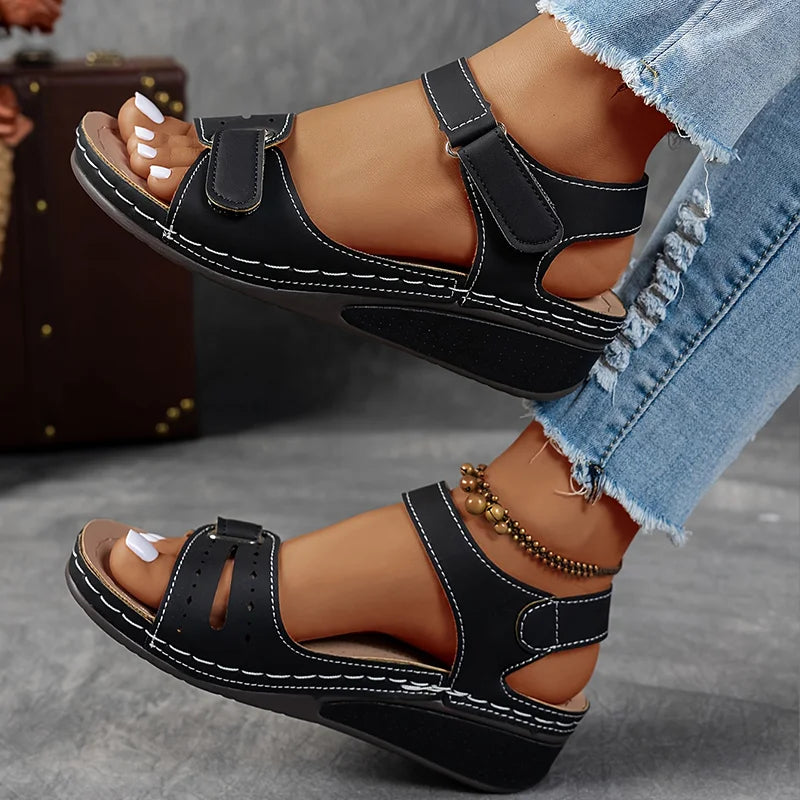 Genelia | Sandalias De Cuña Con Puntera Abierta Y Correas Ajustables