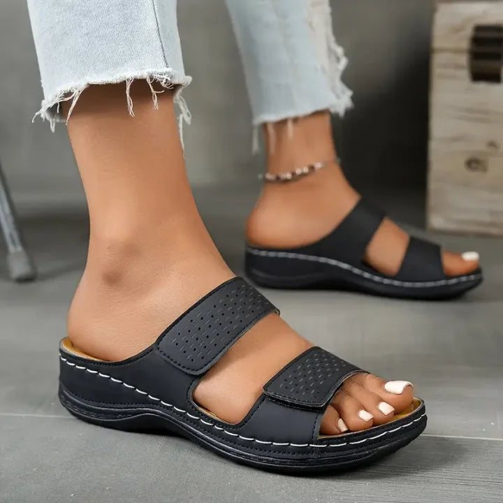 Garazi | Sandalias De Mujer Tipo Slide Con Doble Correa Y Detalles Perforados