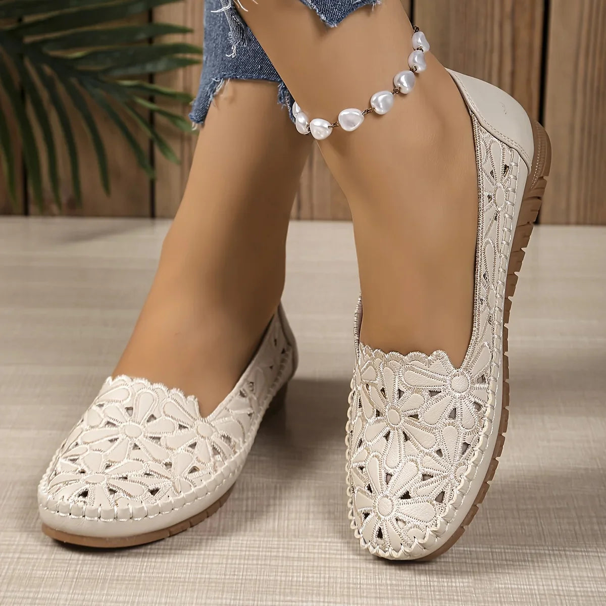 Inessa | Mocasines Blancos Con Corte Floral Sin Cordones
