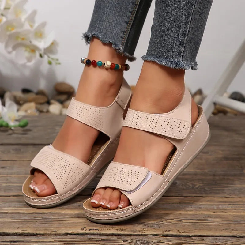 Tanaeva | Sandalias de Cuña Con Velcro y Tiras Perforadas