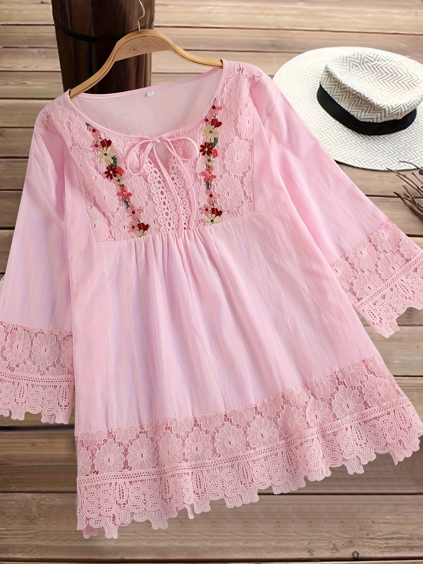 Esmeralda | Blusa Bordada con Encaje Floral
