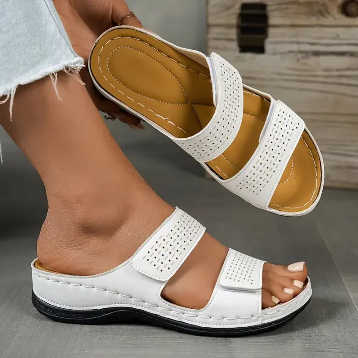 Garazi | Sandalias De Mujer Tipo Slide Con Doble Correa Y Detalles Perforados