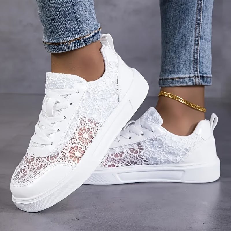 Alessa | Zapatillas Bajas Con Paneles De Encaje