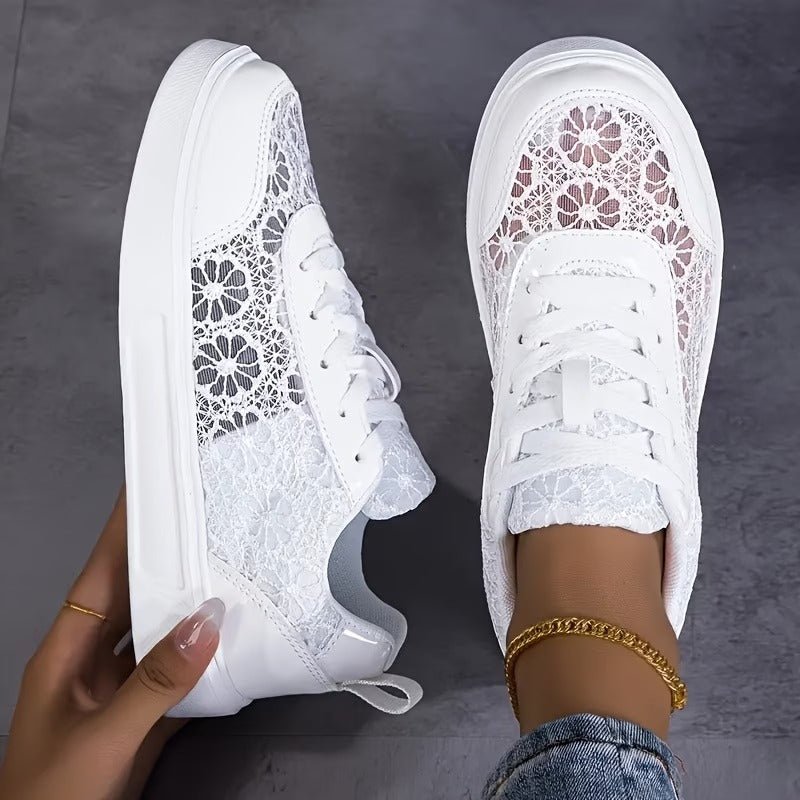 Alessa | Zapatillas Bajas Con Paneles De Encaje