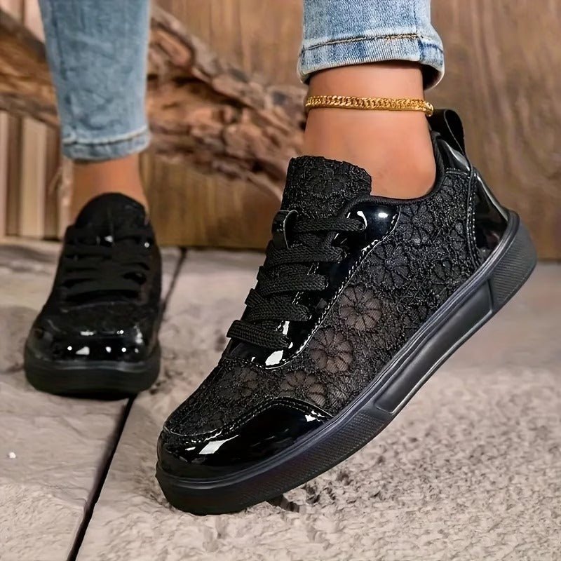 Alessa | Zapatillas Bajas Con Paneles De Encaje
