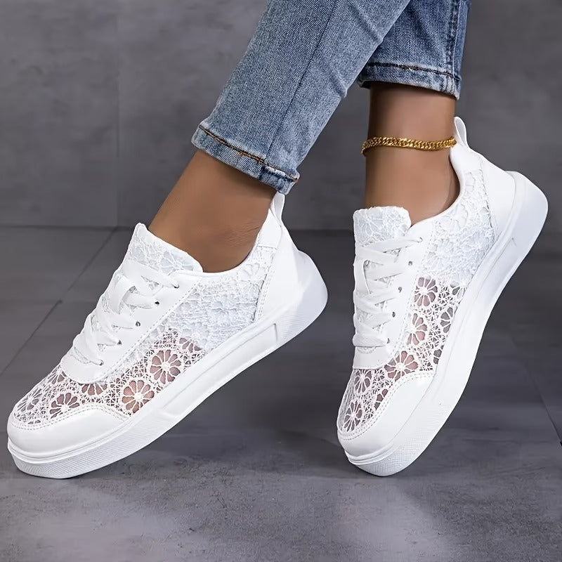 Alessa | Zapatillas Bajas Con Paneles De Encaje
