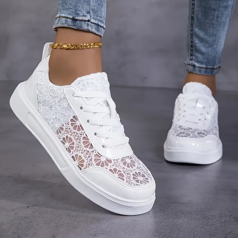 Alessa | Zapatillas Bajas Con Paneles De Encaje