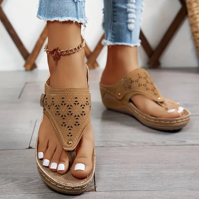 Tiara - Sandalias de Cuña Con Aberturas