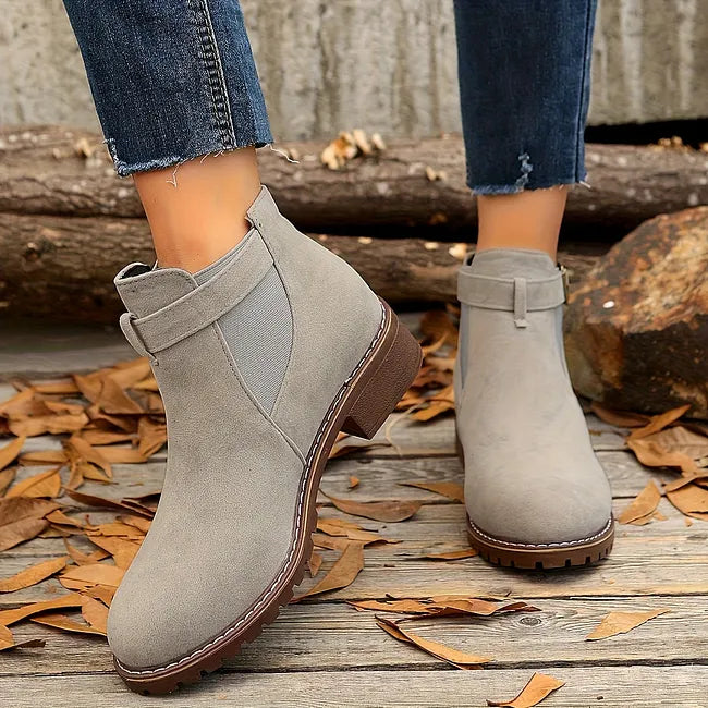 Veloella | Botines con Hebilla y Panel Elástico