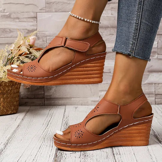 Setia | Sandalias De Cuña Con Aberturas Florales