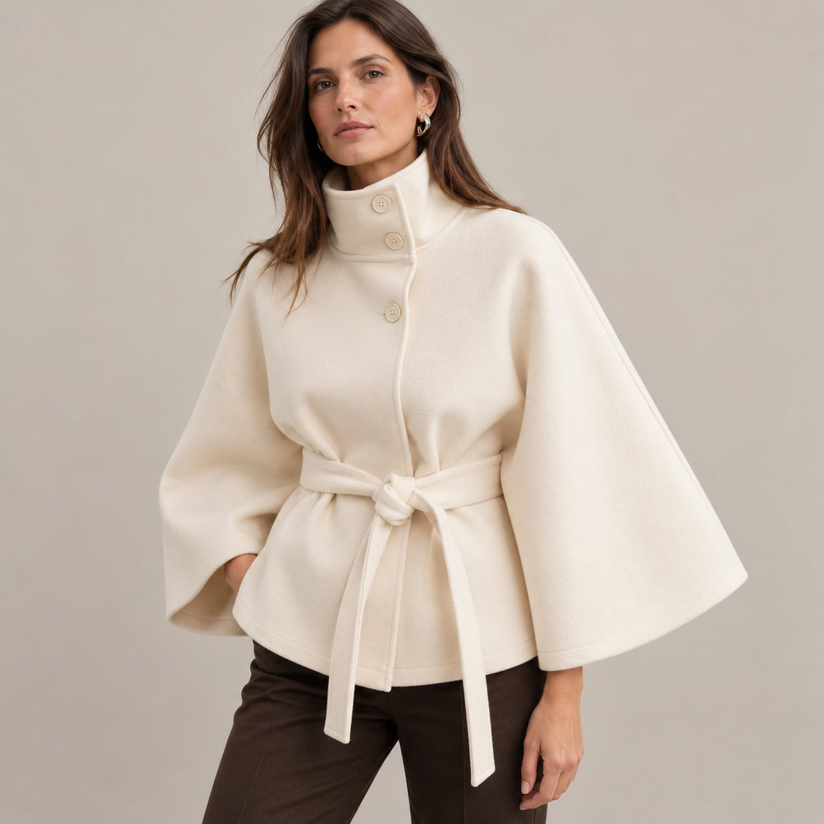 Solariedge | Capa con Cuello Alto y Cinturón