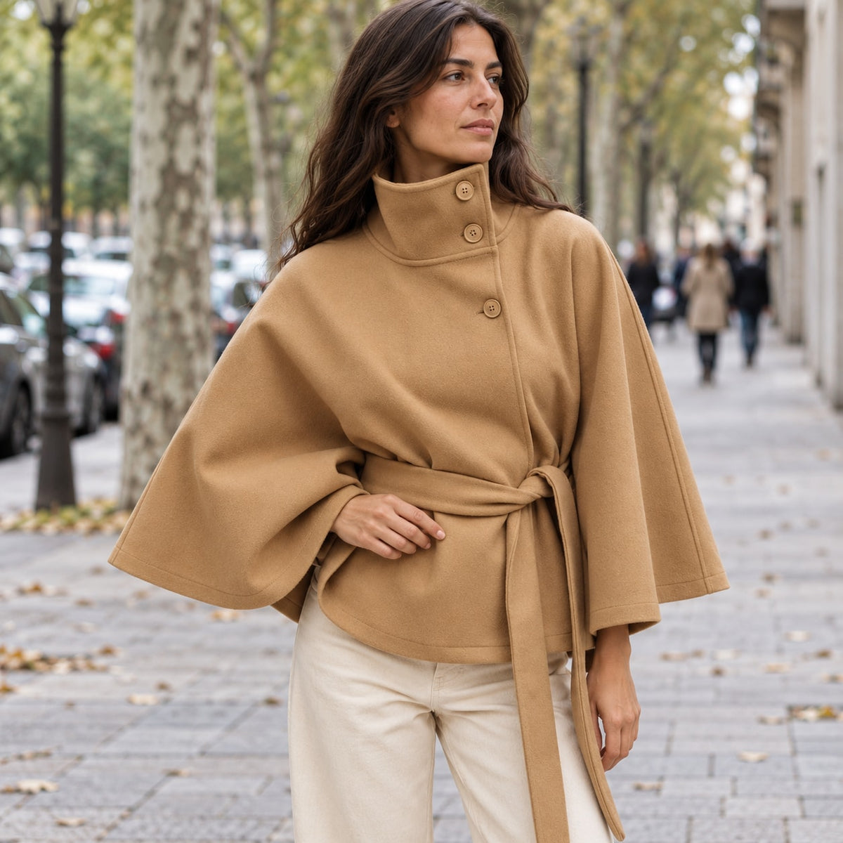 Solariedge | Capa con Cuello Alto y Cinturón