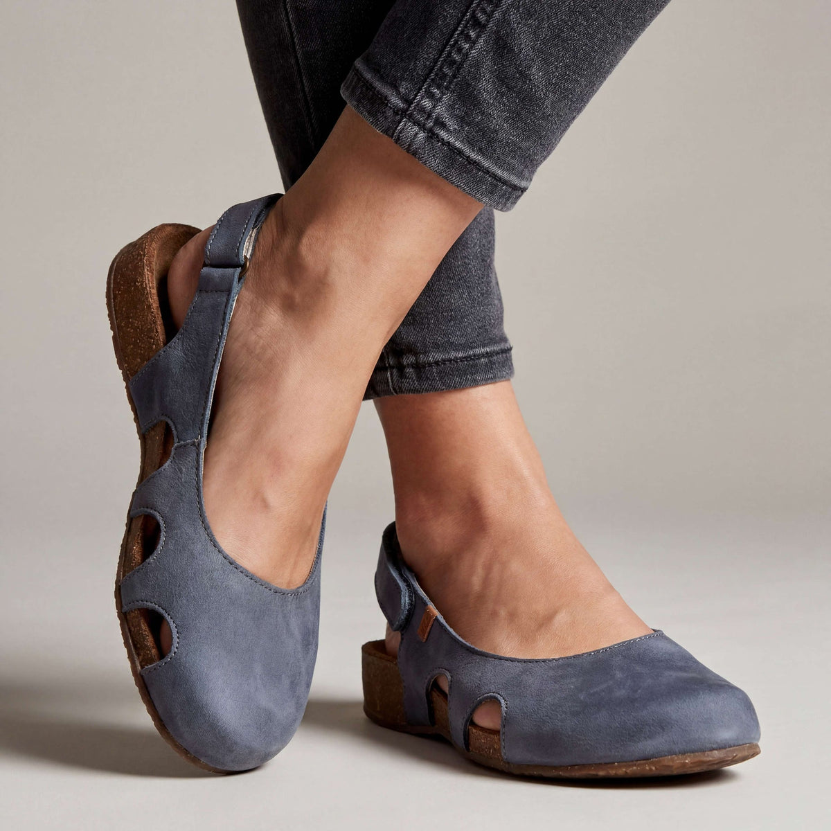 Freja | Zapatos Slingback de Punta Cerrada con Cortes