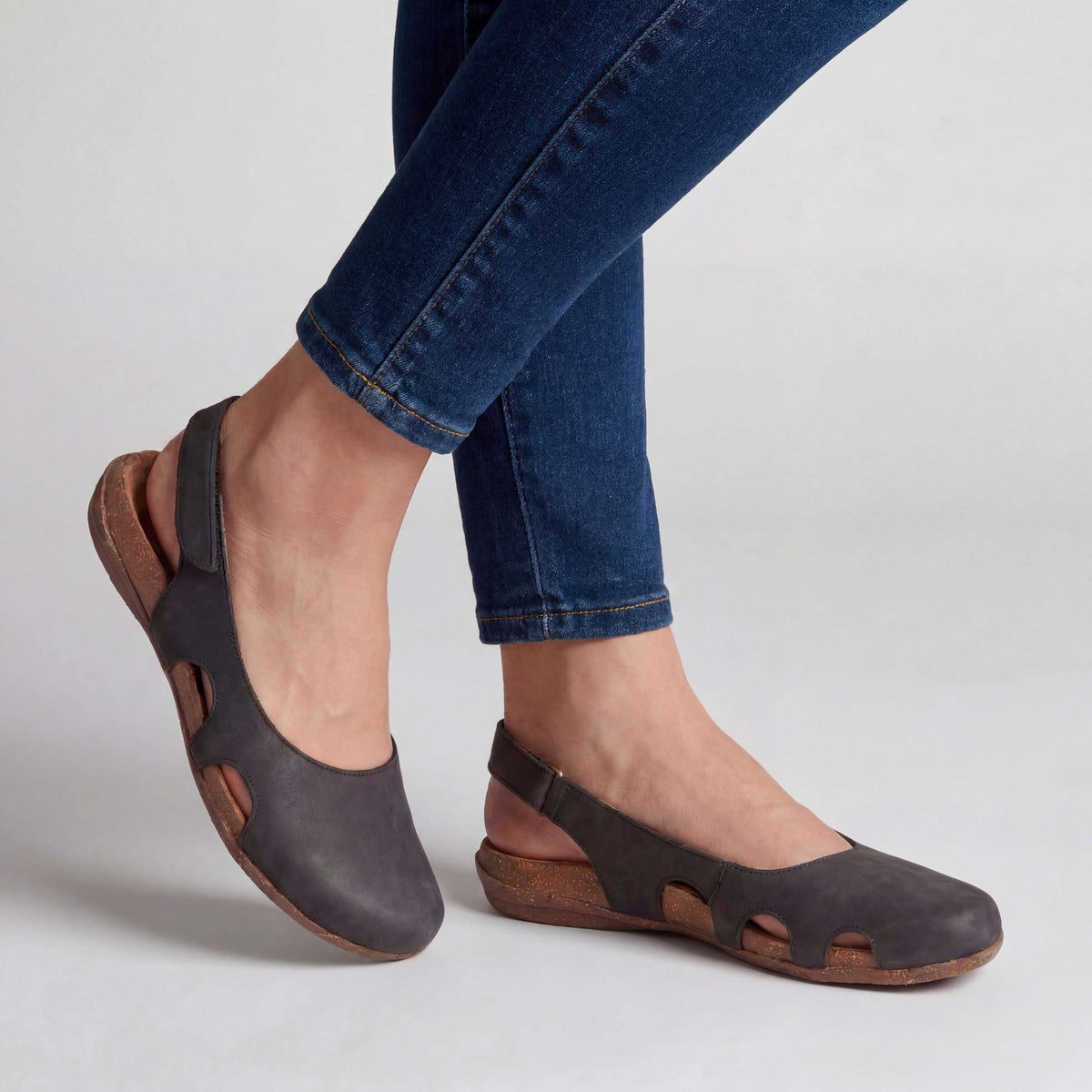 Freja | Zapatos Slingback de Punta Cerrada con Cortes