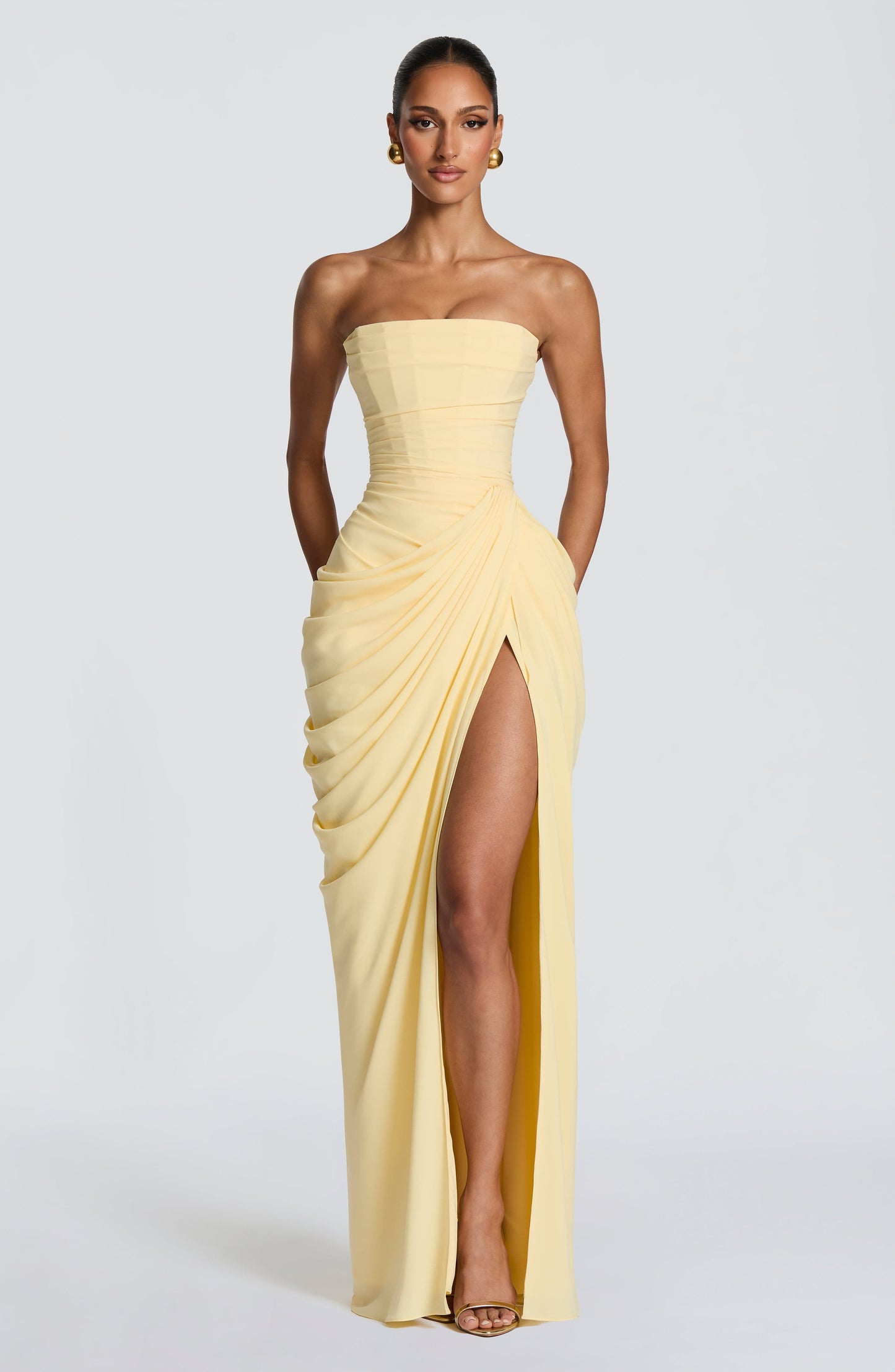 Narja | Vestido Largo Sin Tirantes Con Fruncidos y Abertura