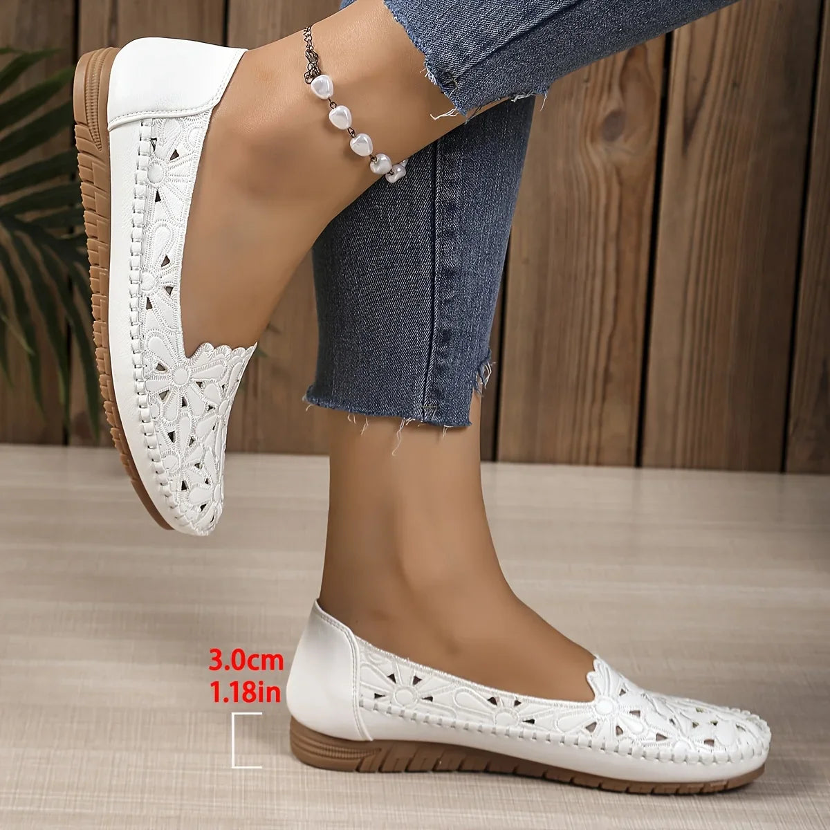 Inessa | Mocasines Blancos Con Corte Floral Sin Cordones