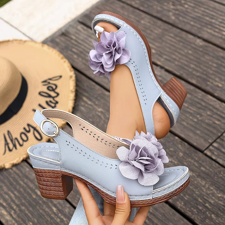 Gayanthi - Sandalias De Tacón Grueso Con Detalle Floral en La Parte Delantera