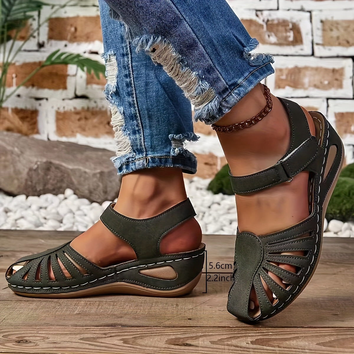 Rosana | Sandalias De Puntera Cerrada Con Aberturas Y Cierre De Velcro