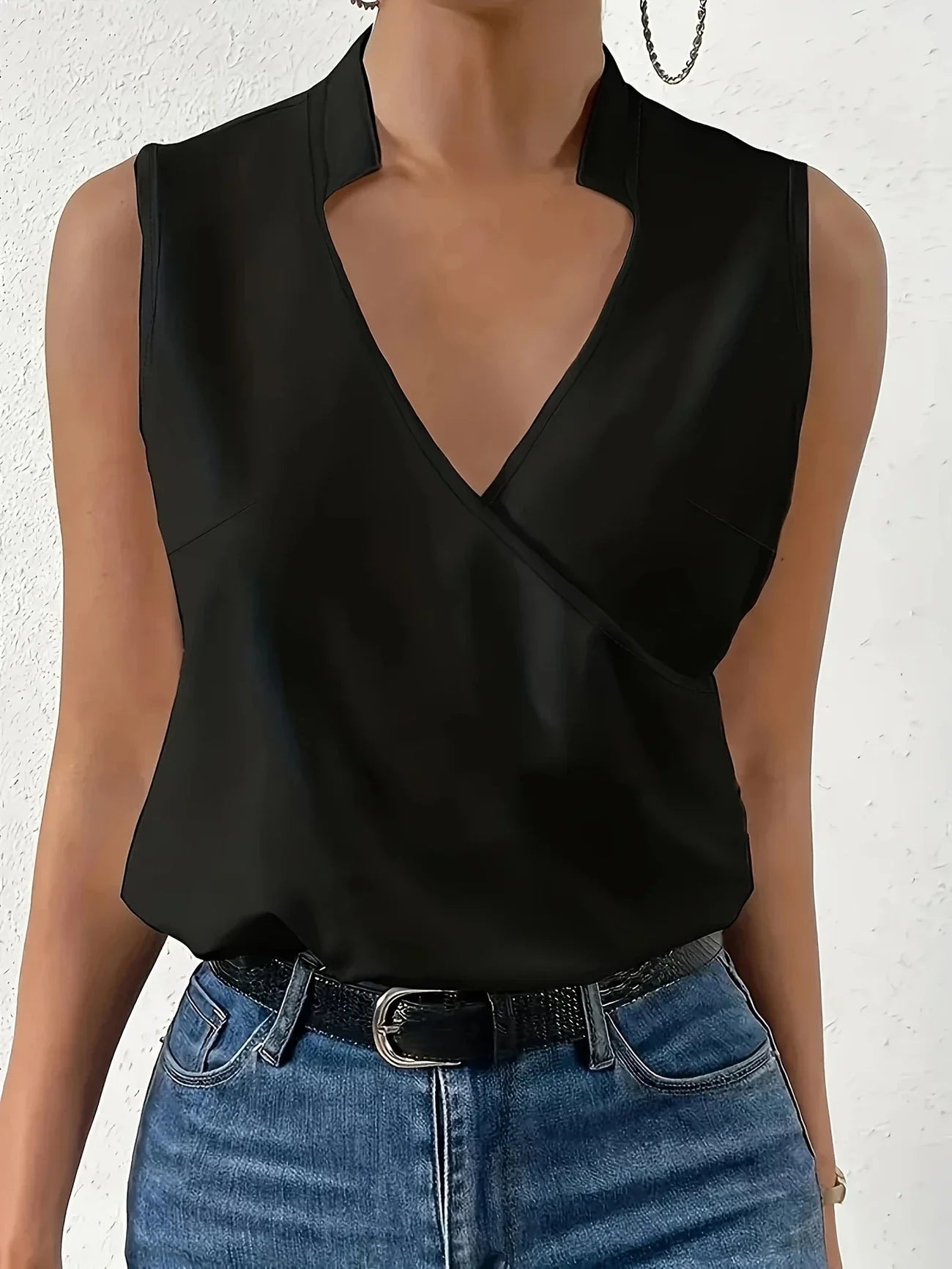 Cebulska | Blusa Sin Mangas Con Cuello en V Y Corte Cruzado