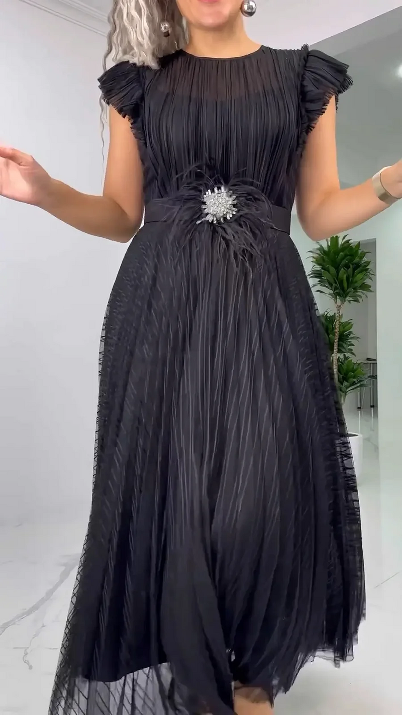 Naysha | Vestido midi de Malla Plisada con Broche