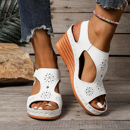 Setia | Sandalias De Cuña Con Aberturas Florales