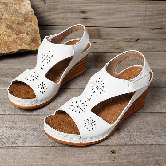 Setia | Sandalias De Cuña Con Aberturas Florales